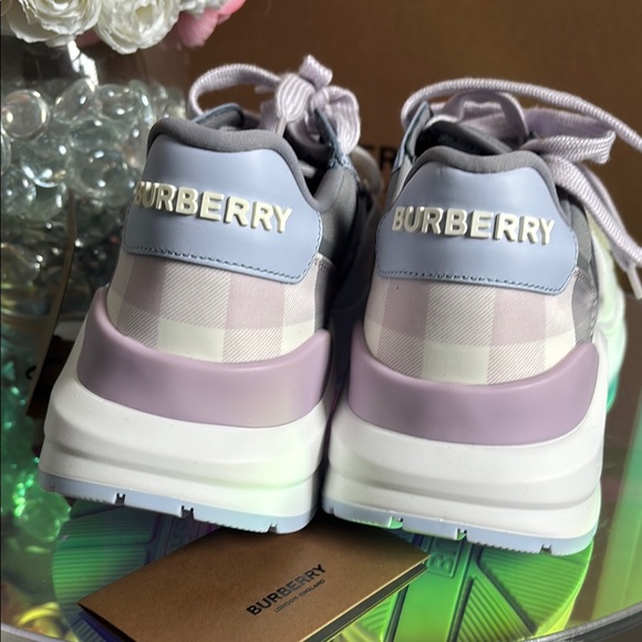 ~BURBERRY~ Ramsey Lilac and Pale Gray Sneakers - Picture 8 of 12
